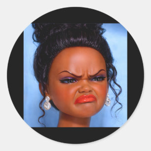 Pegatina Redonda Cara de muñeca negra disgustada enojada meme Disgu