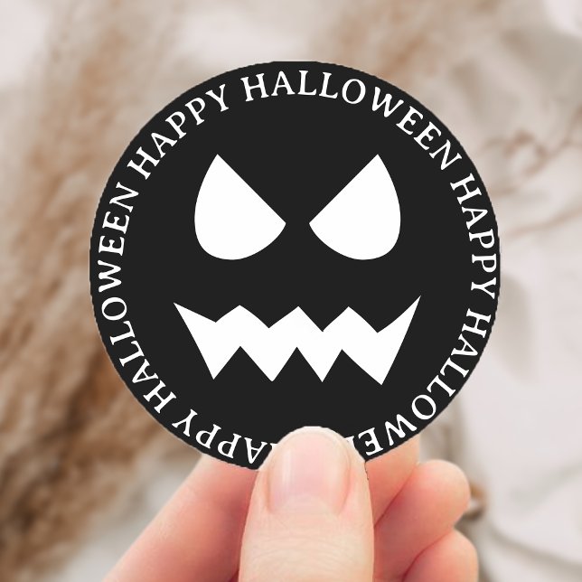 Pegatina Redonda Cara fantasma de Halloween negra y blanca (Black & White Scary Halloween Ghost Face Classic Round Sticker)