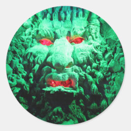 Pegatina Redonda Cara mascarada aterradora en roca