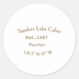 Pegatina Redonda Casa del lago. Fecha año personalizado coordenadas