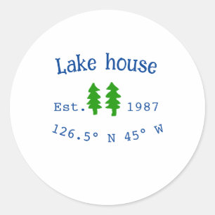 Pegatina Redonda Casa del lago. Fecha año personalizado coordenadas