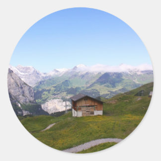 Pegatina Redonda Casa suiza y alpes