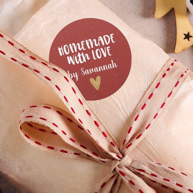 Pegatina Redonda Casero con amor Navidades Rústicos Rojos (Red homemade with love sticker. The background has small white speckles. Great for Christmas gifts!)