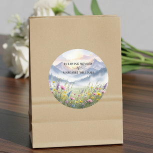 Pegatina Redonda Celebración De La Vida Flores Silvestres Montañas