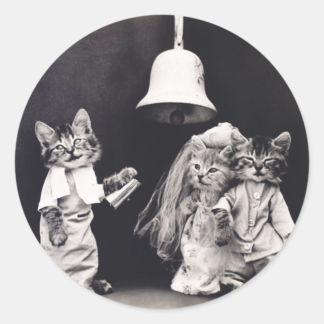 Pegatina Redonda Ceremonia de Boda de pareja gatita graciosa (Anverso)