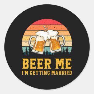 Pegatina Redonda Cerveza Vintage Me Estoy Divirtiendo De Una Novia