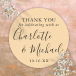 Pegatina Redonda Champagne Signature Wedding Favor de ti<br><div class="desc">Un pegatina redondo clásico con nombres de estilo distintivo. Personaliza con tu información especial de agradecimiento en la tipografía de moda. Diseñado por Thisisnotme©</div>