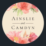 Pegatina Redonda Champán Floral Acuarela Etérea<br><div class="desc">Hermosas flores de acuarela suaves y follaje en rojo,  naranja y melocotón sobre fondo de champán,  etiqueta personalizada. Diseñado para combinar con nuestra colección Wispy Watercolor.</div>