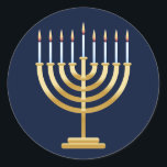Pegatina Redonda Chanukah menorah<br><div class="desc">El portavelas judías de menorah con velas de fondo azul.</div>
