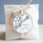 Pegatina Redonda Charleston SC Elegante Black Wedding Favor<br><div class="desc">Añada un toque encantador a sus favores de boda Charleston con estos elegantes pegatinas de mapas de Carolina del Sur en blanco y negro. Perfecto para sellar bolsos de favores o regalos decorativos en lugares históricos y románticos como la Casa William Aiken, la Plantación Boone Hall, la Plantación Magnolia y...</div>
