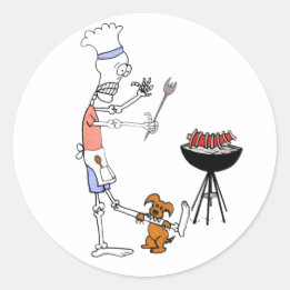 Pegatina Redonda Chef esqueleto asando barbacoa y perro lanzando un