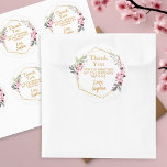 Pegatina Redonda Cherry Blossom 21st Birthday Gracias Pegatinas<br><div class="desc">Expresar su gratitud con nuestros Pegatinas de Cherry Blossom 21 cumpleaños. Estos grandes sellos de 3 pulgadas con predominio de la fiesta cuentan con una exquisita corona de flores de sakura japonesas y delicadas líneas de oro finas, lo que crea una armoniosa mezcla de elementos florales y geométricos modernos. La...</div>