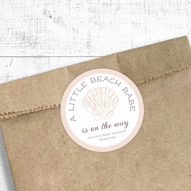 Pegatina Redonda Chica de Beach Babe Baby Shower personalizado (Beach Babe Girl Baby Shower Personalized Classic Round Sticker)
