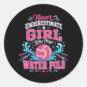 Pegatina Redonda Chica de Waterpolo Subestimar A Una Chica Que Jueg