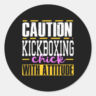 Pegatina Redonda Chica divertida de kickboxing con actitud mujeres