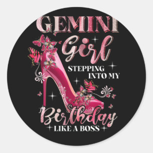 Pegatina Redonda Chica Gemini Entrando En Mi Cumpleaños Como Jefe