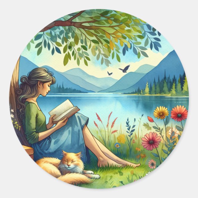 Pegatina Redonda Chica leyendo un libro bajo un árbol con un gato s (Anverso)