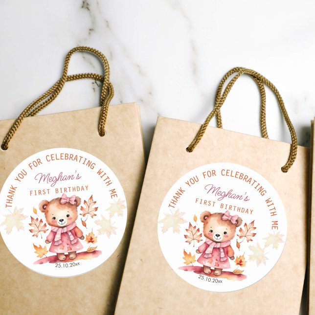 Pegatina Redonda Chica lindo oso de peluche caer cumpleaños gracias (Cute teddy bear in a jacket birthday party favor  thank you sticker girls birthday pink fall theme)