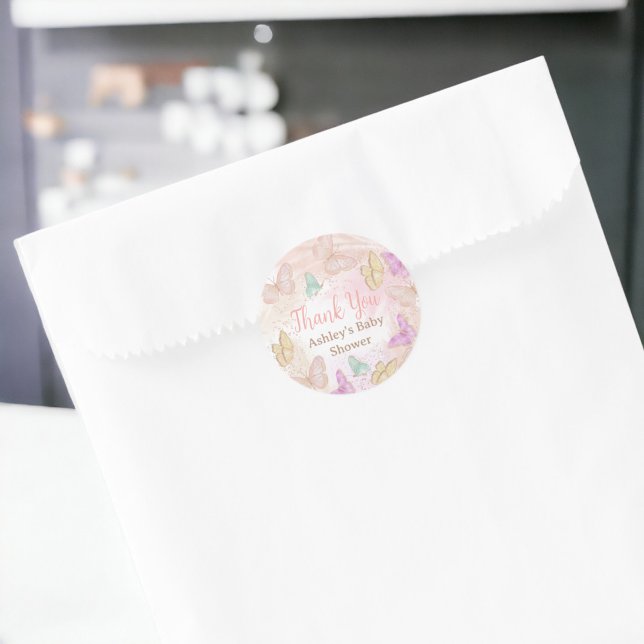 Pegatina Redonda Chica lindo rosa un poco de moda mariposa bebé duc (Cute girl pink a little butterfly chic baby shower classic round sticker)