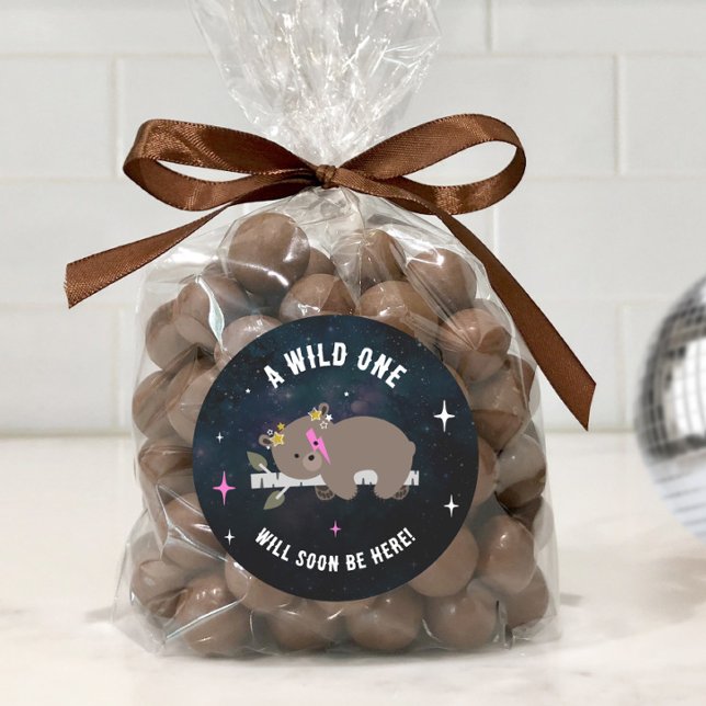 Pegatina Redonda Chica rosa Baby Shower con un cubo cósmico y salva (Subido por el creador)