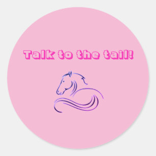 Pegatina Redonda Chicas con una charla divertida con el caballo de 