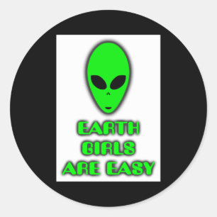 Pegatina Redonda Chicas de la Tierra Son Fáciles Camiseta de Alien