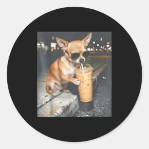 Pegatina Redonda Chihuahua bebiendo café helado meme divertido de a