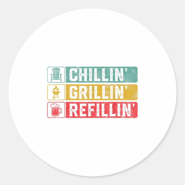 Pegatina Redonda Chillin Grillin Refillin Bbq Pit Meat Smoll Grill (Anverso)