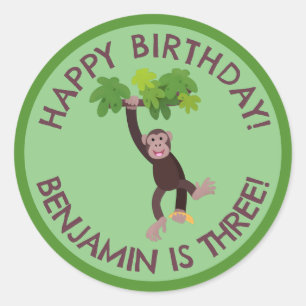 Pegatina Redonda Chimpancé lindo en la jungla, cumpleaños personali