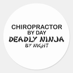 Pegatina Redonda Chiropractor Ninja mortal por noche
