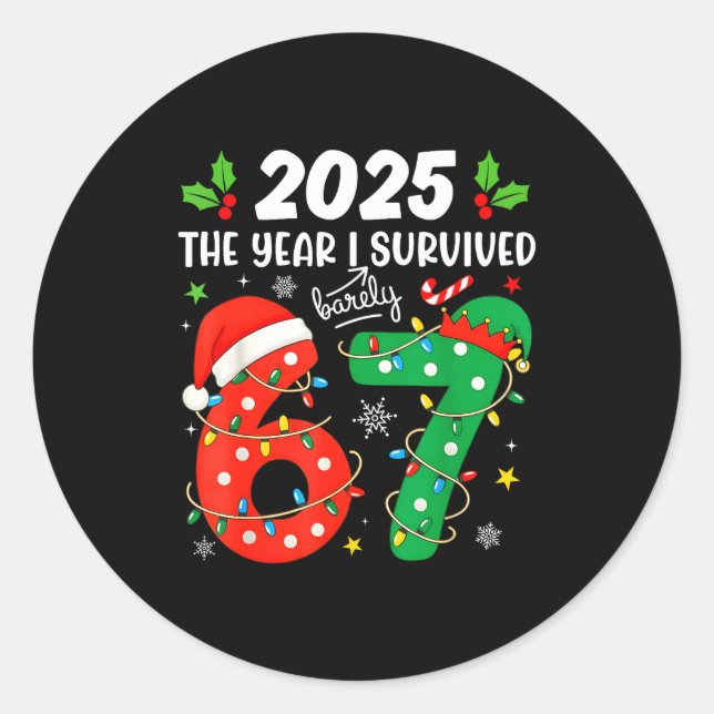 Pegatina Redonda Christmas 2025 The Year I Barely Survived Six Seve (Anverso)