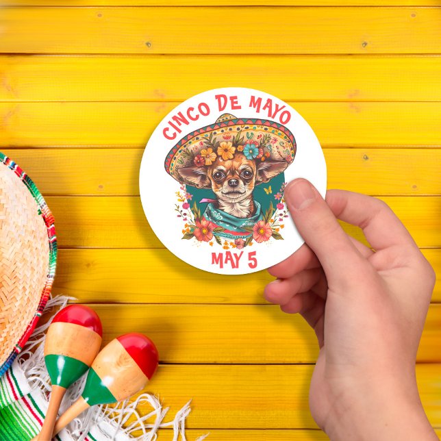 Pegatina Redonda Cinco de Mayo Chihuahua con Sombrero y Serape (Subido por el creador)