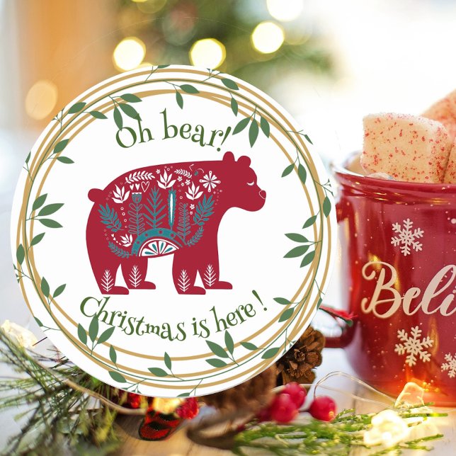 Pegatina Redonda Cita de Navidades de guirnaldas verdes de oso rojo (Nordic Red Bear Green Wreath Christmas Quote Classic Round Sticker)