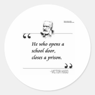 Pegatina Redonda Cita de puertas de escuela abierta de Victor Hugo