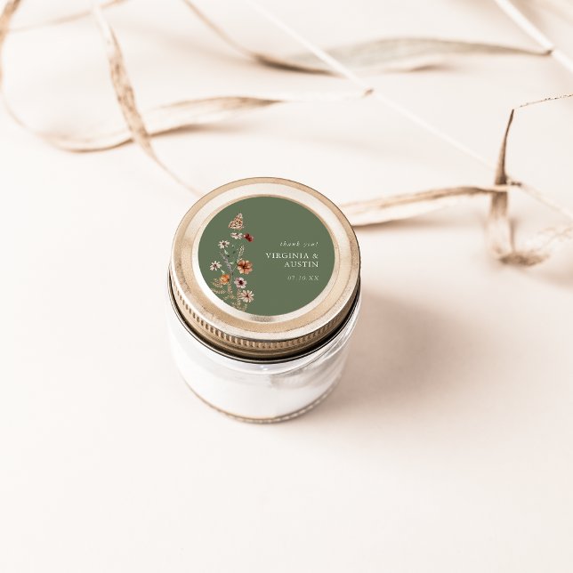 Pegatina redonda clásica floral verde (Sage Green Floral Classic Round Sticker with Butterfly by Painted Paperie
)
