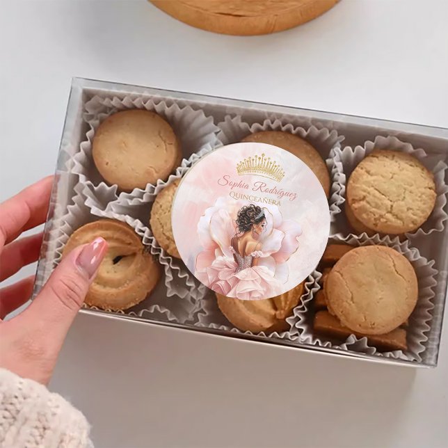 Pegatina Redonda Clásico Vestido De Flor Rosa Quinceanera (Classy Pink Flower Dress Quinceanera Classic Round Sticker)