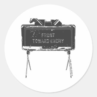 Pegatina Redonda Claymore "Front To Enemy" Sitcker