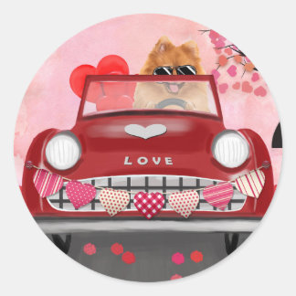 Pegatina Redonda Coche de perro pomerania con corazones de San Vale