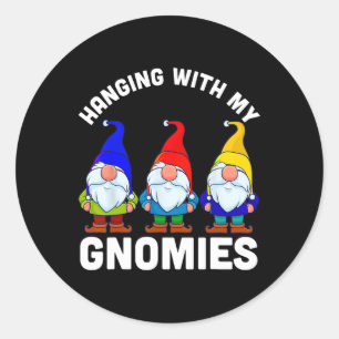 Pegatina Redonda Colgando Con Mis Gnomías