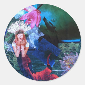 Pegatina Redonda Collage de arte de la diosa Mermaig con pingüinos