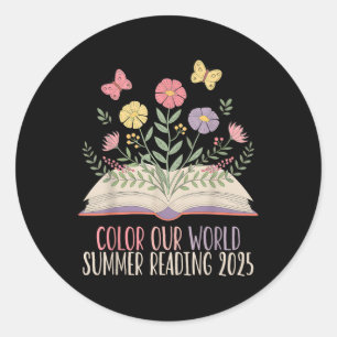 Pegatina Redonda Color Our World Summer Reading 2025 Cute Book Wild