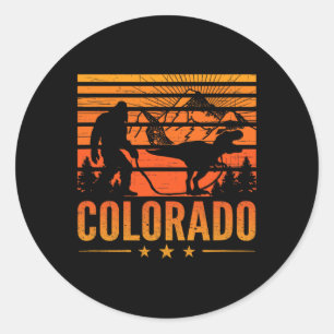 Pegatina Redonda Colorado Bigfoot Montaña Dinosaurio Bigfoot Campam