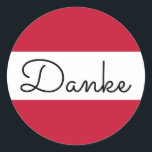 Pegatina Redonda Colores de la bandera austríaca Danke<br><div class="desc">Danke ... un mensaje de agradecimiento en alemán contra los colores de la bandera de Austria. Puede cambiar el estilo moderno de caligrafía caprichosa de monoline para crear su propio mensaje de texto personalizado. Pruebe con un estilo de fuente, tamaño y color diferentes y personalice el diseño del texto para...</div>