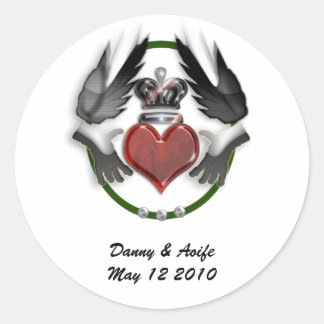 Pegatina Redonda compromiso del corazón de claddagh