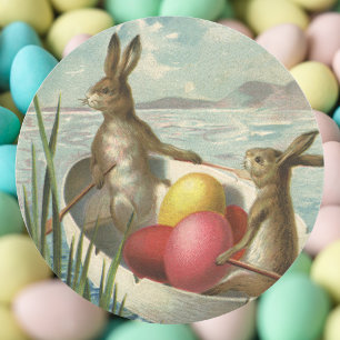 Pegatina Redonda Conejitos de Pascua antiguos en un barco con huevo