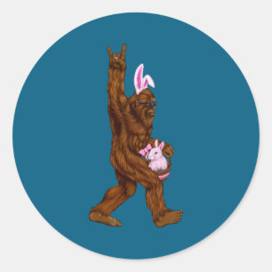 Pegatina Redonda conejo de Pascua bigfoot en una cesta es divertido