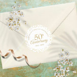 Pegatina Redonda Confetti de oro de 50 años<br><div class="desc">Con un delicado confeti de polvo de oro. Personalice con su especial información de 50 años de oro en letras de oro de moda. Diseñado por Thisisnotme©</div>