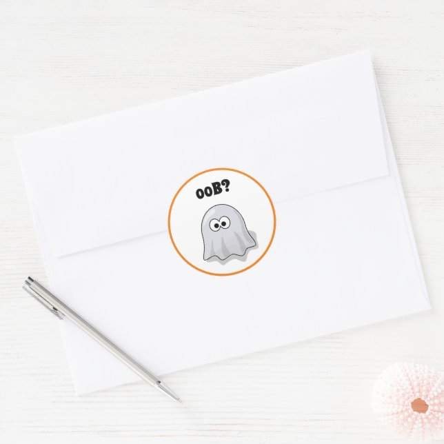 Pegatina Redonda Confused Ghost Says "Oob?" Funny Halloween Cartoon (Sobre)