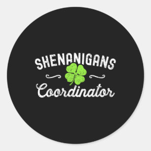 Pegatina Redonda Coordinador de Shenanigans Feliz Día de San Patric