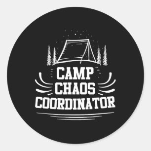 Pegatina Redonda Coordinador del Caos del Campamento - Consejero de